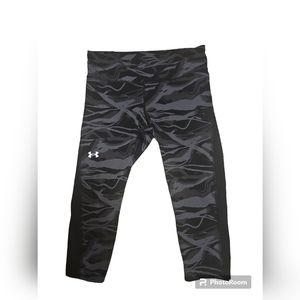 Under Armour compression heat gear camo Capri leggings